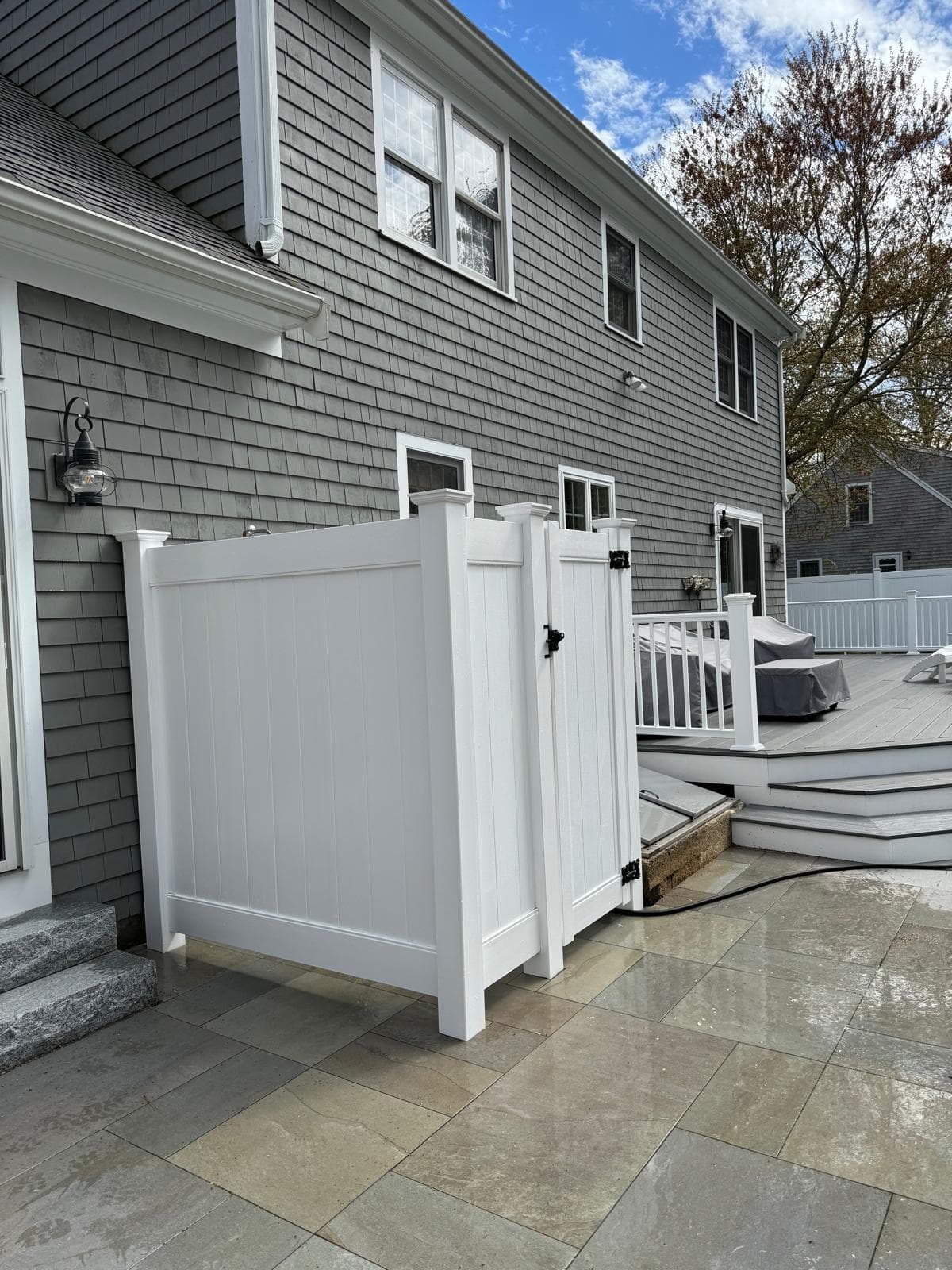 Semi-privacy aluminum fence balancing sight lines with airflow
